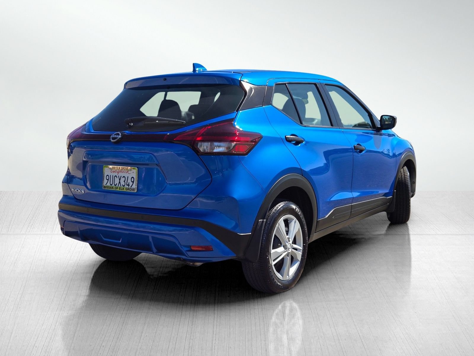 Used 2025 Nissan Kicks Play S FWD image 4