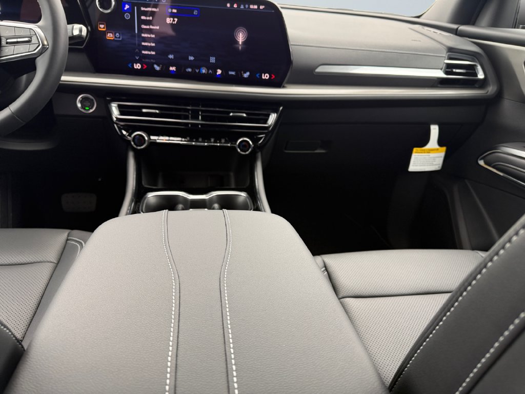 New 2027 Chevrolet Traverse LT w/ Driver Confidence Package FWD image 11