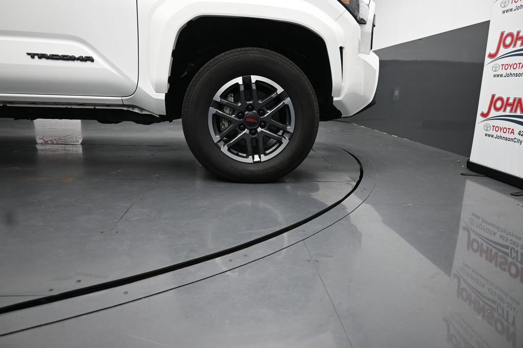 Used 2024 Toyota Tacoma TRD Sport AWD/4WD image 11