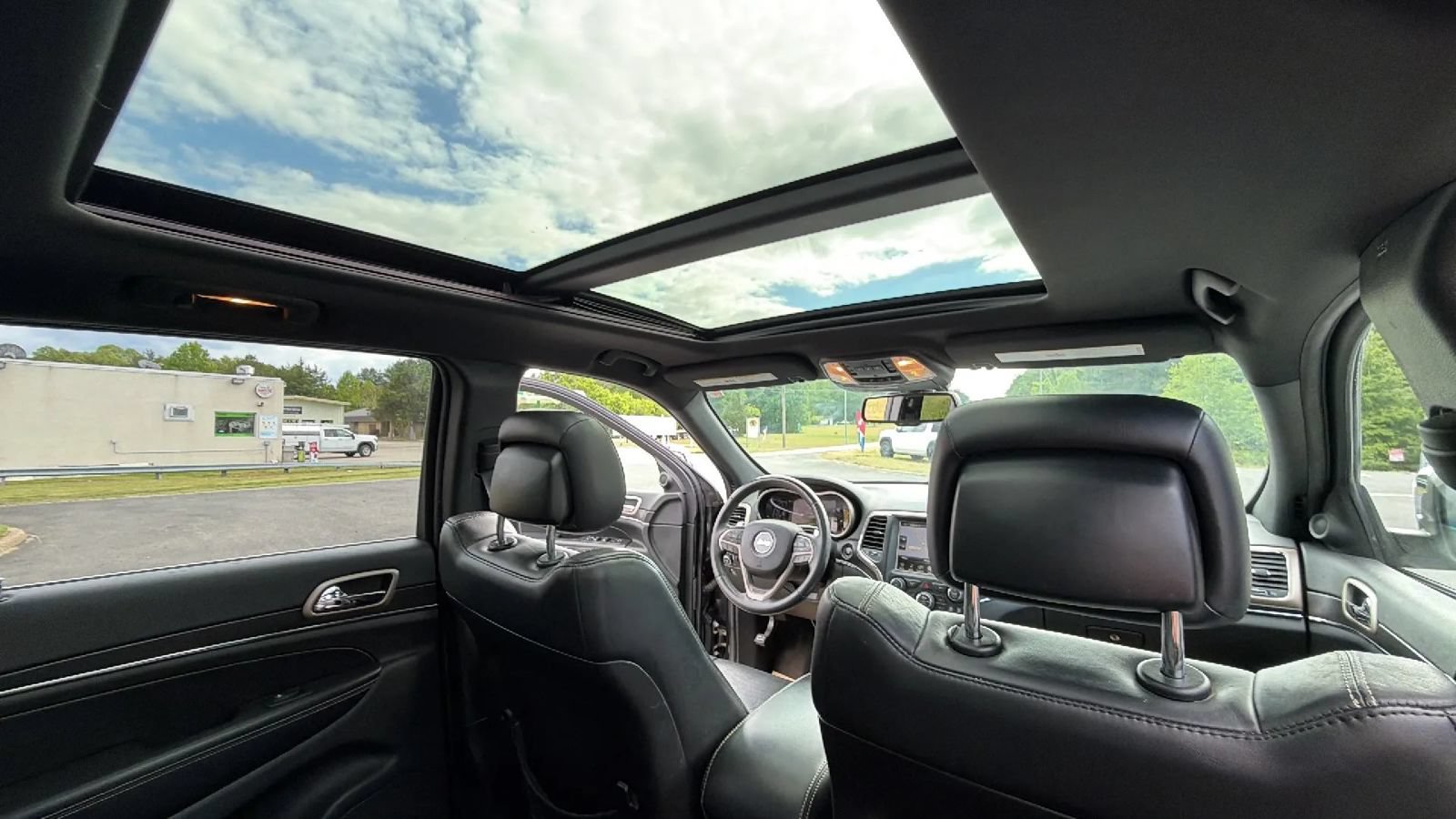 Used 2015 Jeep Grand Cherokee Limited w/ Luxury Group II RWD image 40