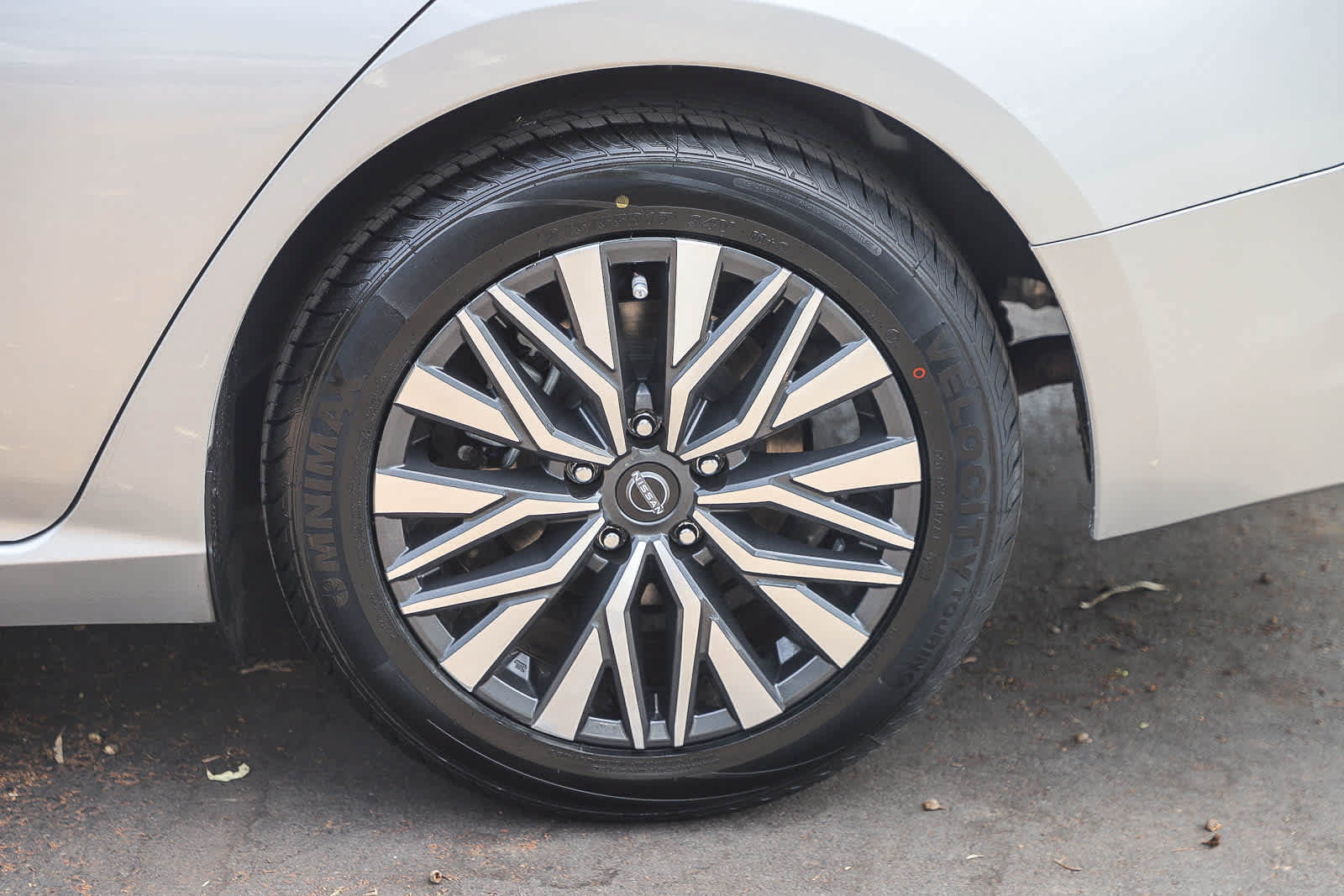 Used 2024 Nissan Altima 2.5 SV FWD image 11