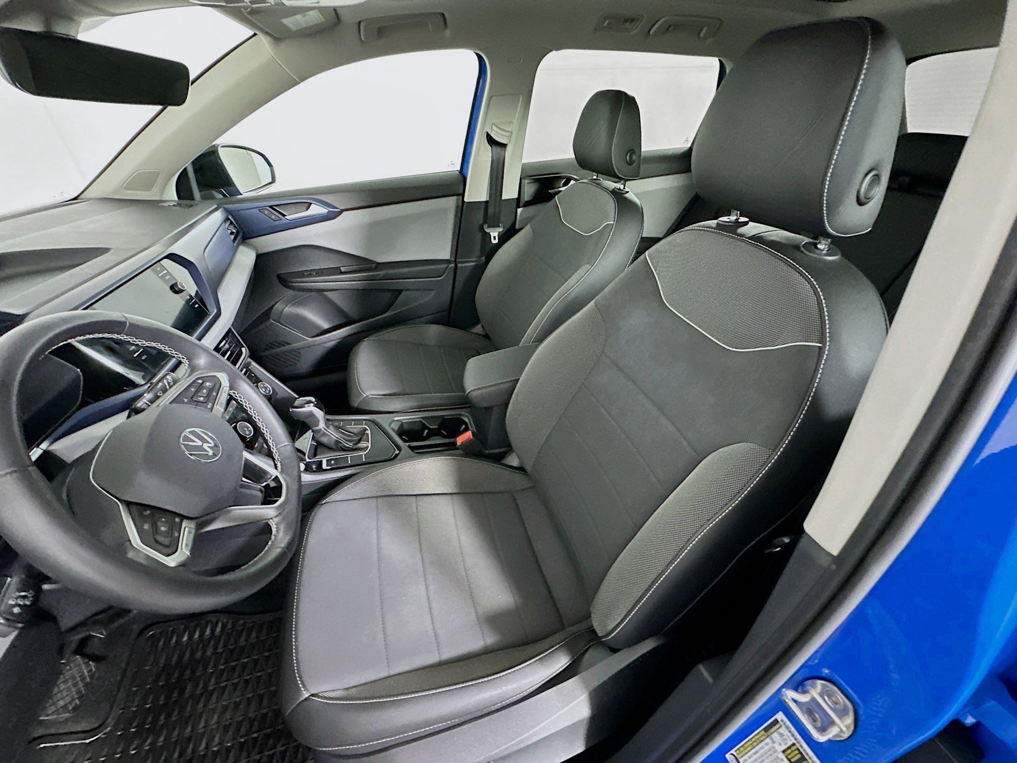 Used 2023 Volkswagen Taos SE FWD image 13