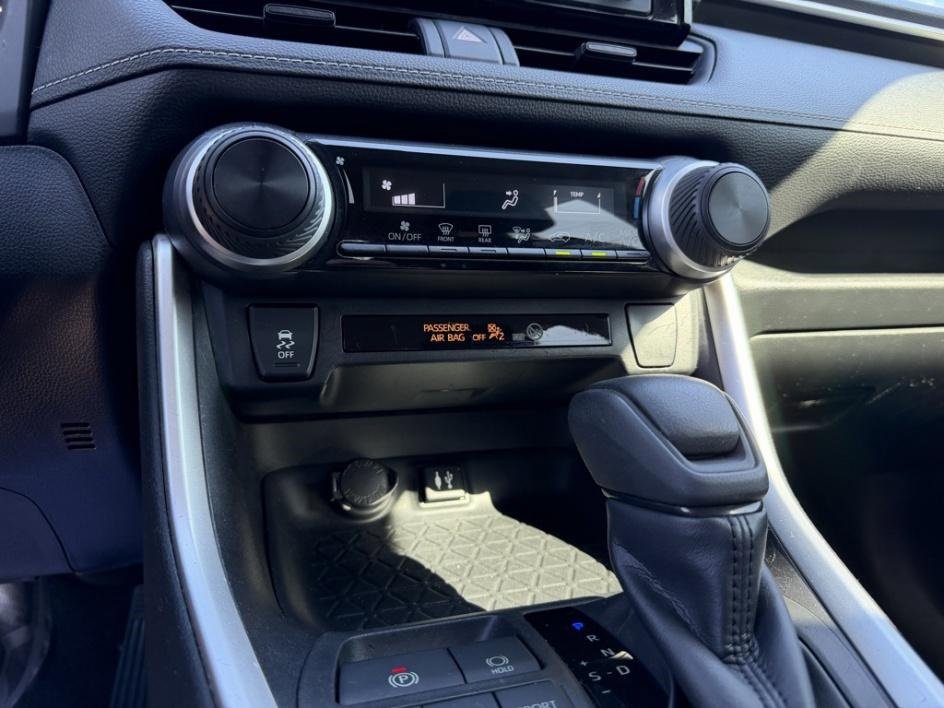 Used 2019 Toyota RAV4 LE image 28