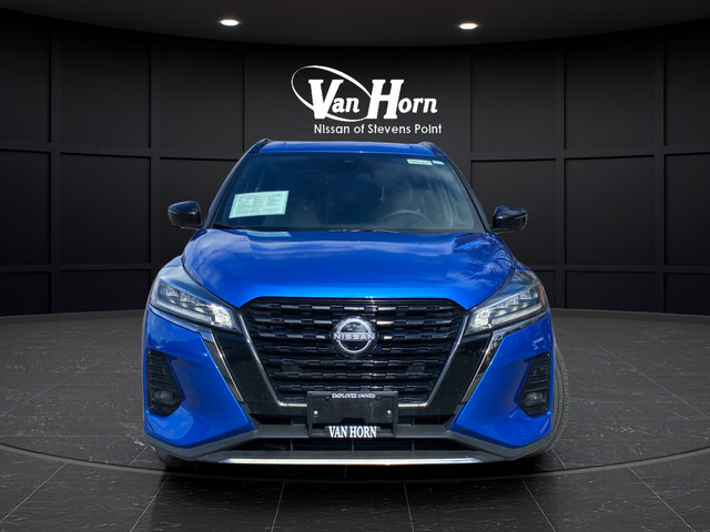 Used 2024 Nissan Kicks SR w/ SR Premium Package FWD image 2