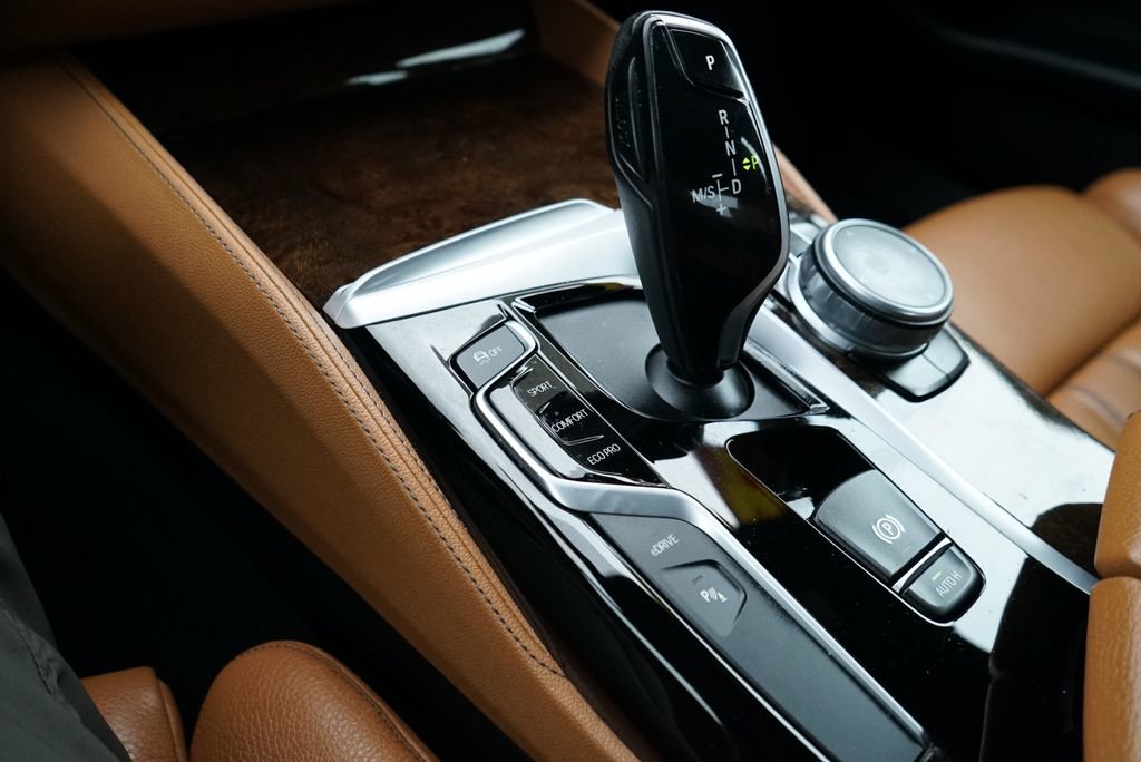 Used 2019 BMW 530e w/ Executive Package RWD image 16