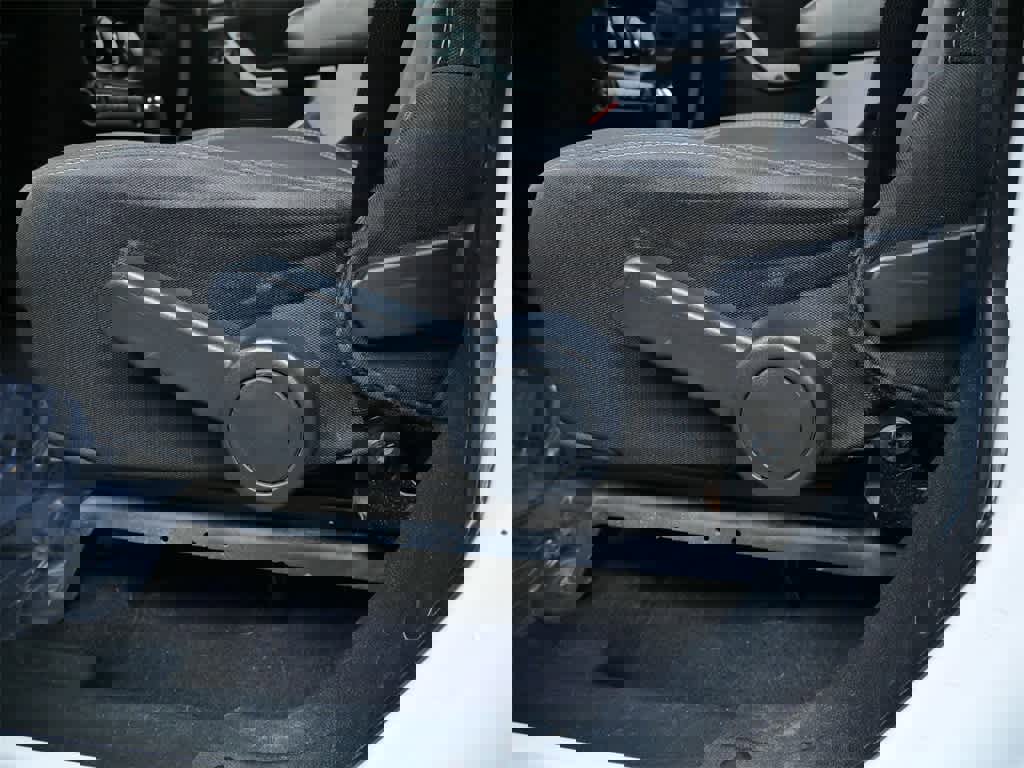 Used 2018 Jeep Wrangler Unlimited Sahara w/ Connectivity Group image 12