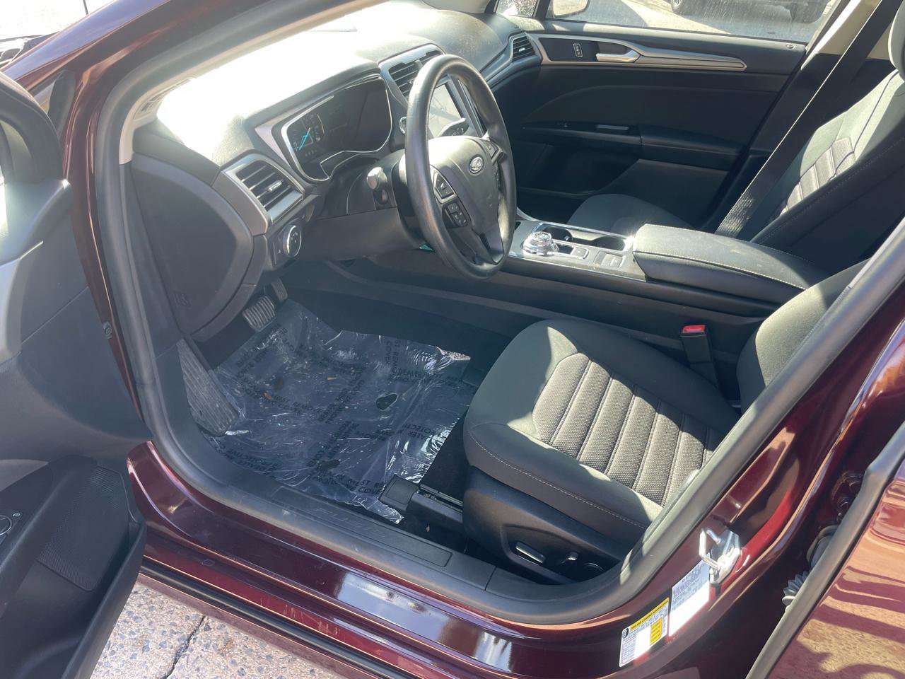 Used 2017 Ford Fusion SE w/ Fusion SE Technology Package image 33