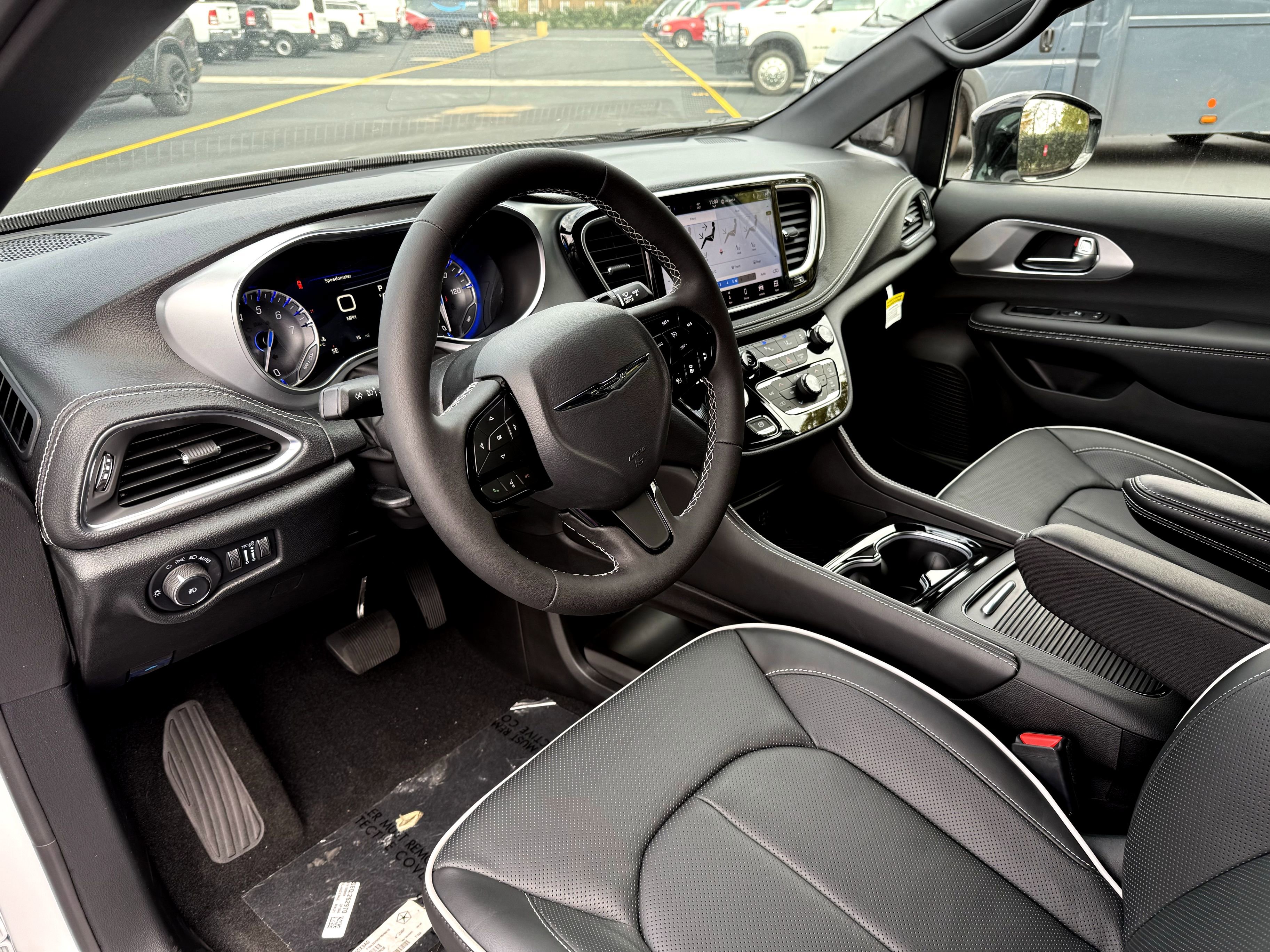 New 2026 Chrysler Pacifica Limited image 15