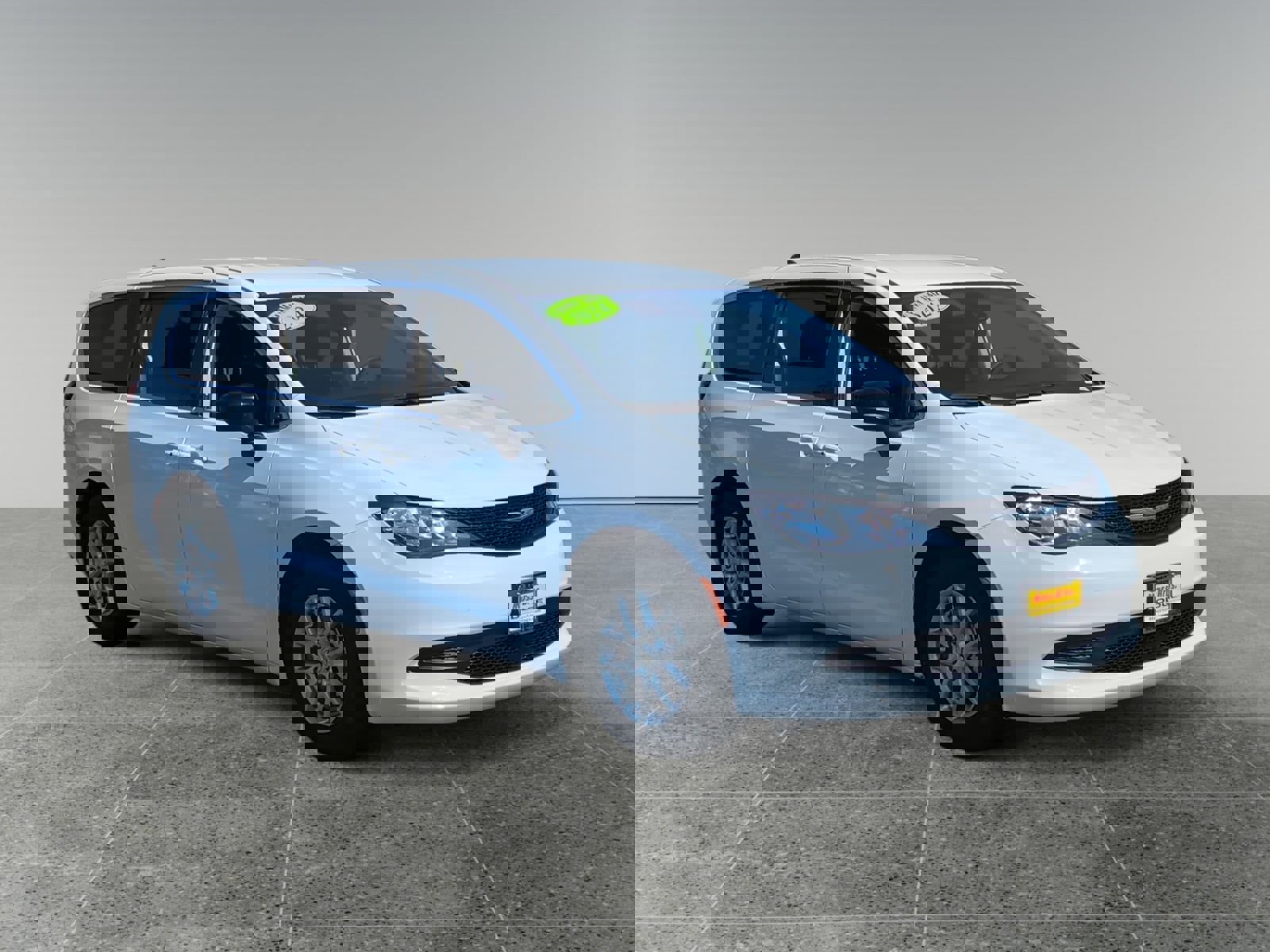 Used 2024 Chrysler Voyager LX image 7