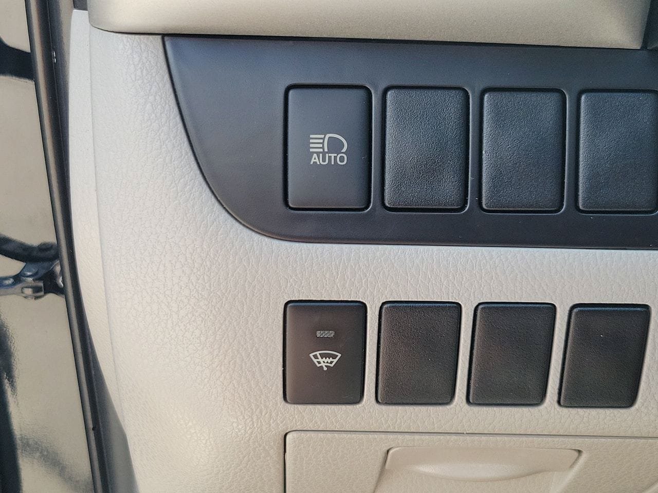 Used 2019 Toyota Highlander LE FWD image 29