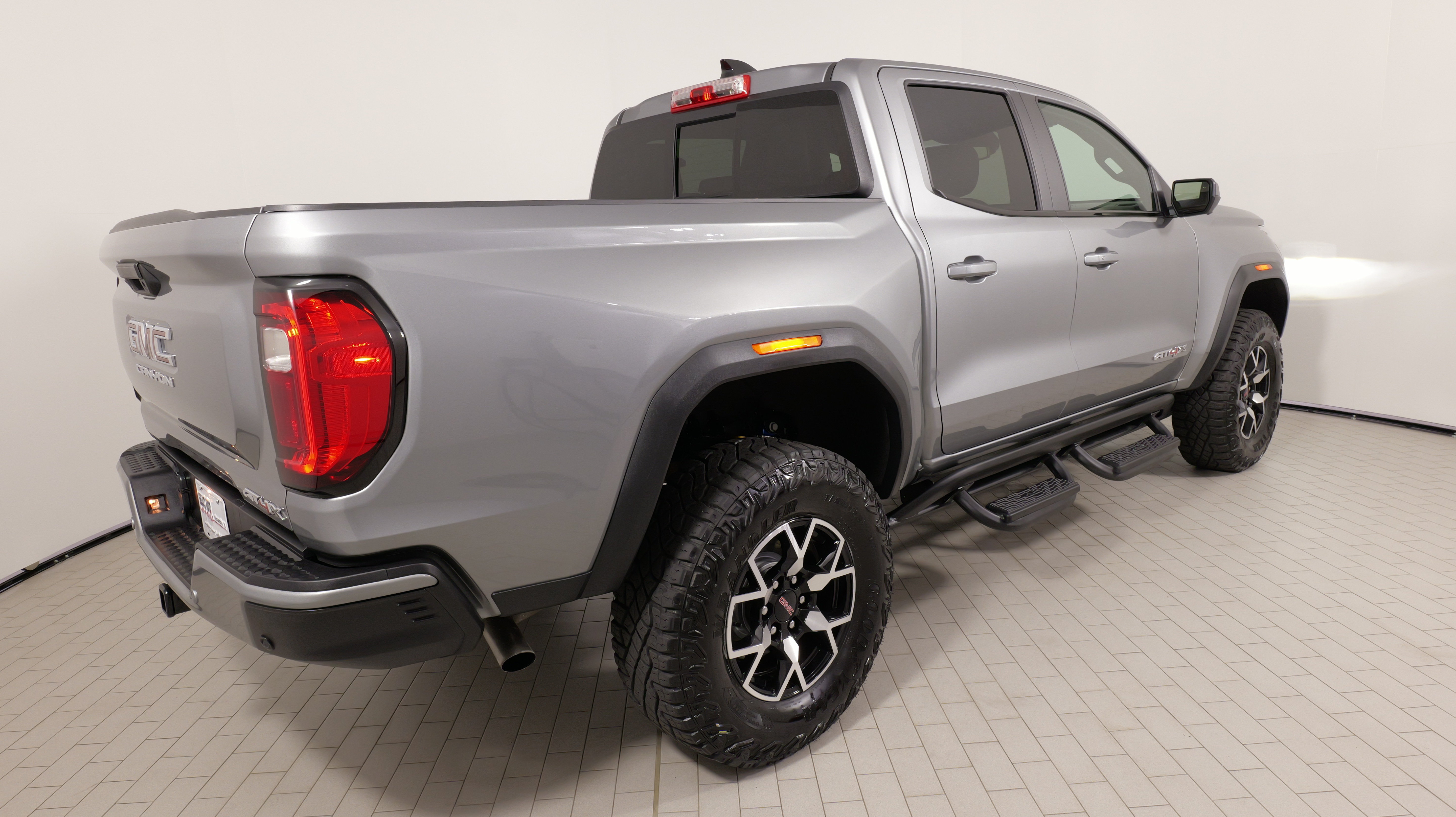 Used 2024 GMC Canyon AT4X AWD/4WD image 13