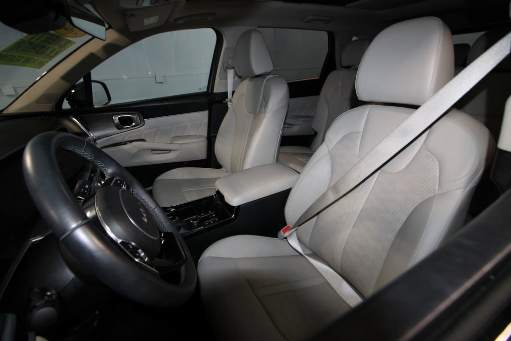 Used 2025 Kia Sorento SX image 4