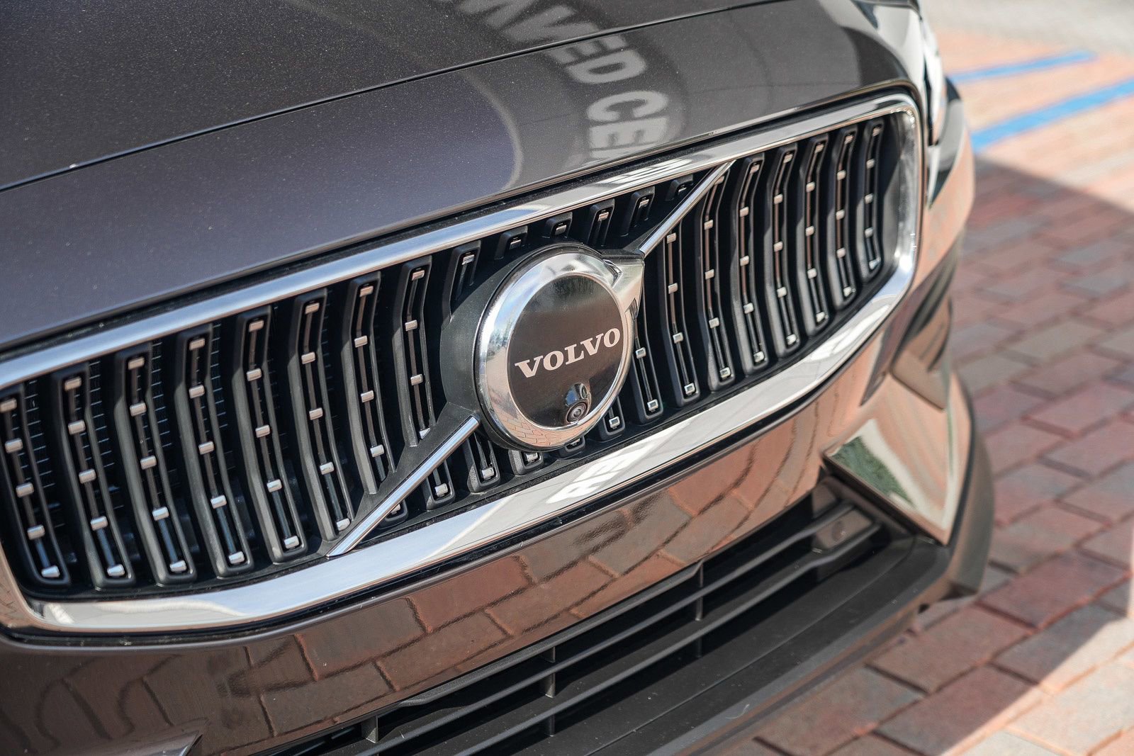 Used 2025 Volvo V60 B5 Cross Country Plus image 3