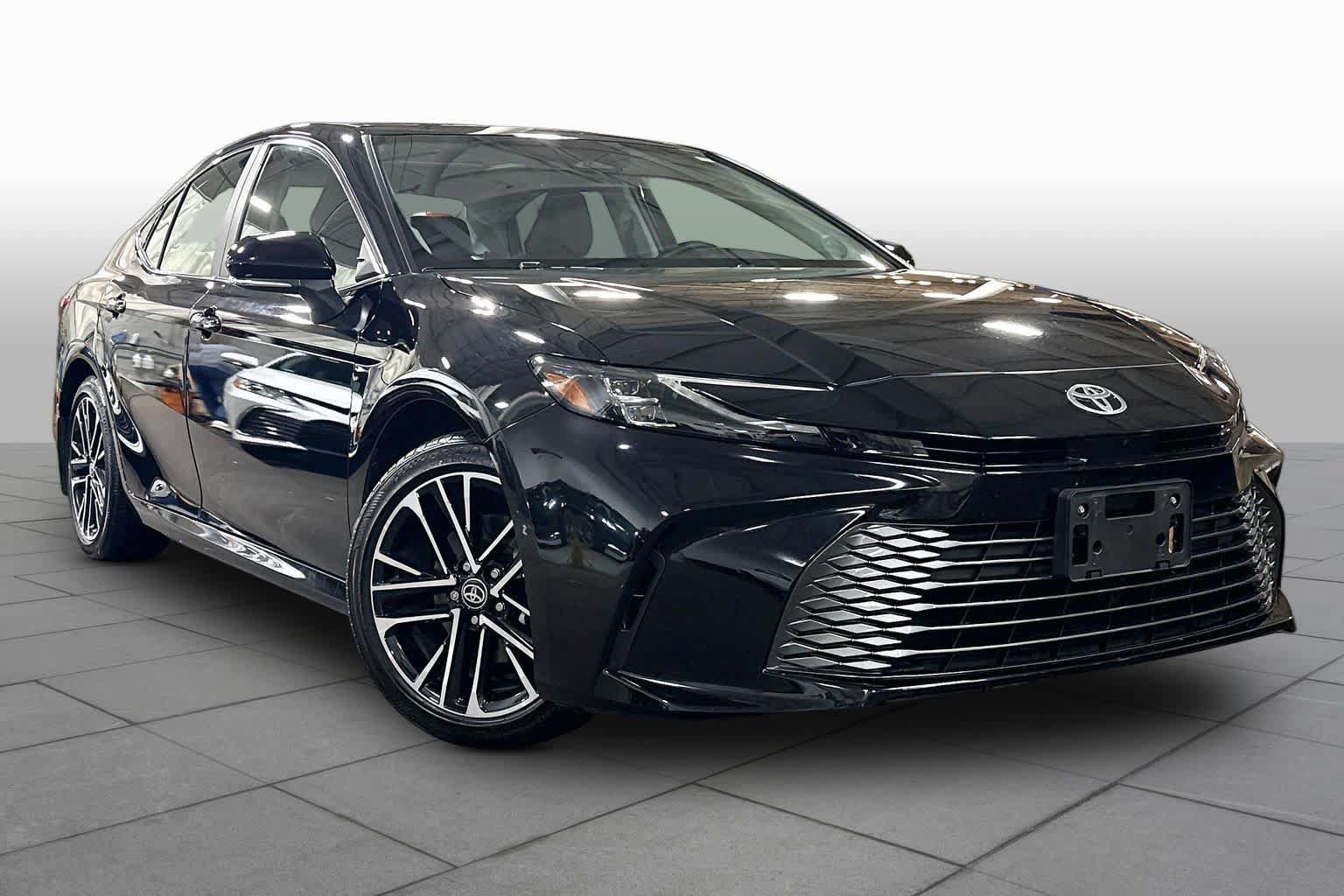 Used 2025 Toyota Camry XLE w/ Premium Package AWD/4WD image 3