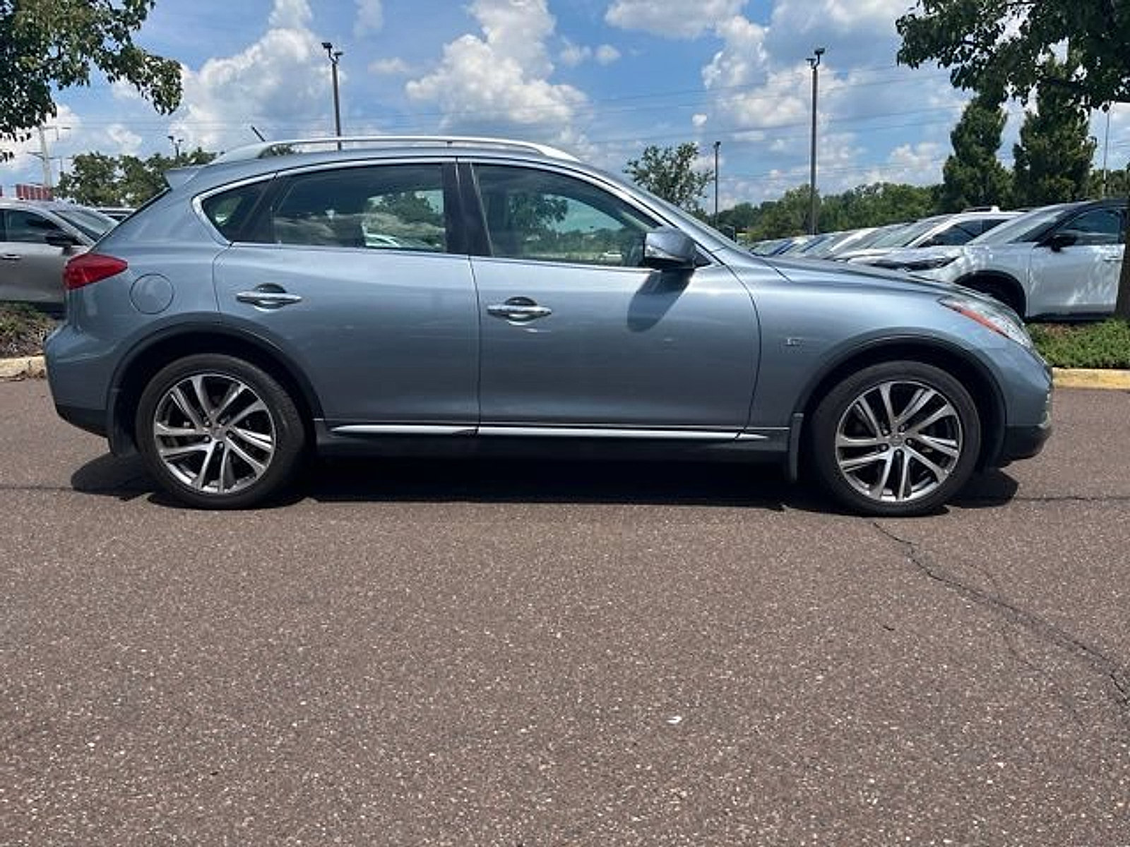 Used 2016 INFINITI QX50 AWD w/ Deluxe Touring Package image 2