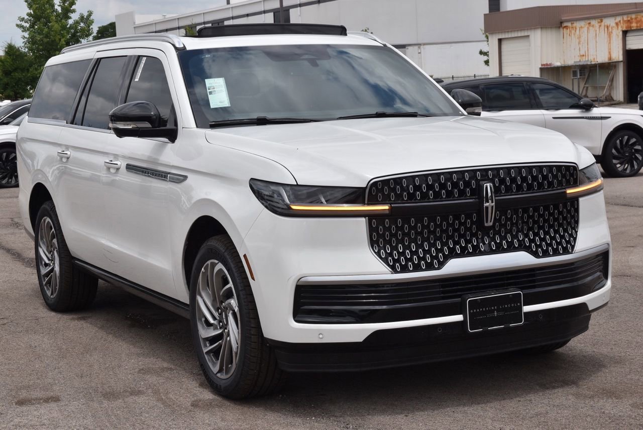 New 2026 Lincoln Navigator L Reserve AWD/4WD image 3