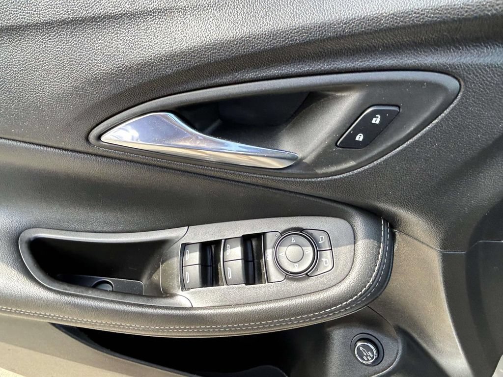 Used 2024 Buick Encore GX Sport Touring w/ Advanced Technology Package FWD image 13