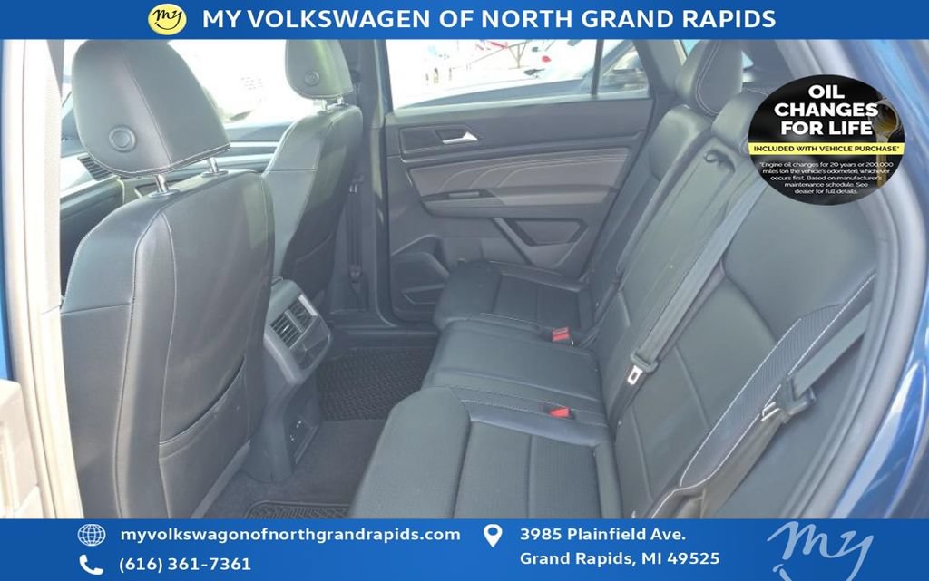 Used 2023 Volkswagen Atlas Cross Sport SEL R-Line AWD/4WD image 11