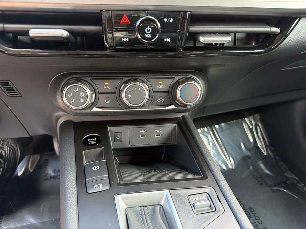 Used 2025 Nissan Kicks SV FWD image 25