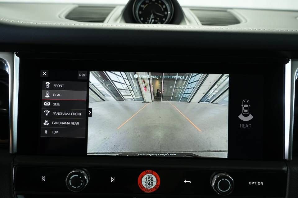 Certified 2025 Porsche Macan AWD/4WD image 19