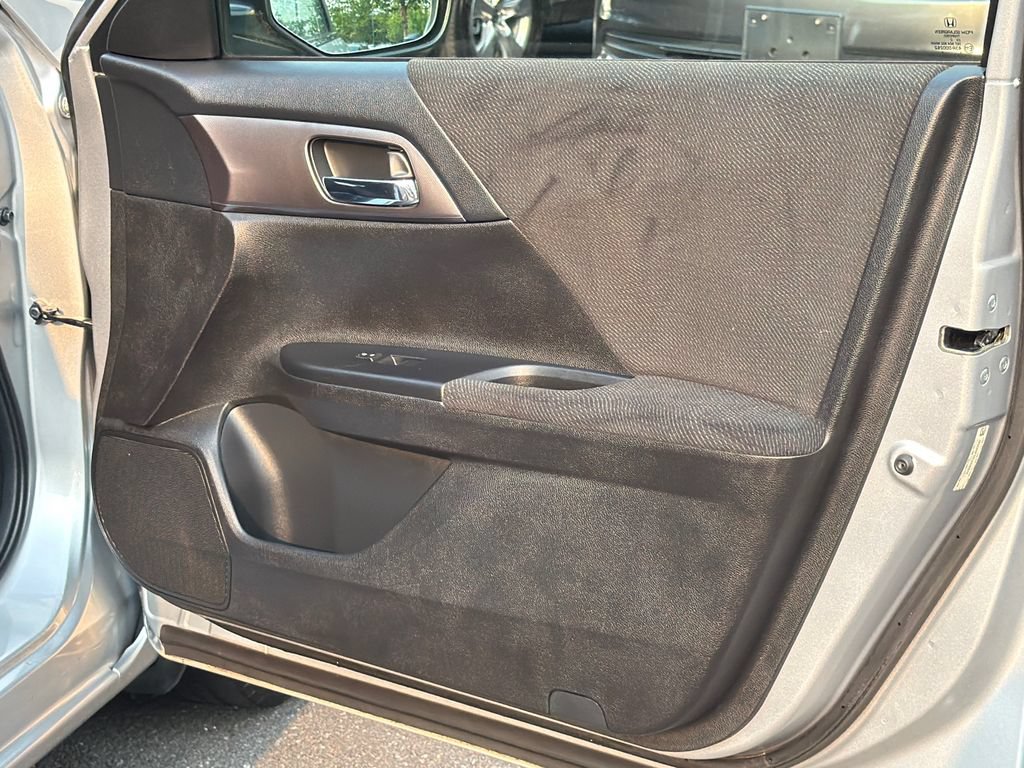 Used 2013 Honda Accord LX image 9