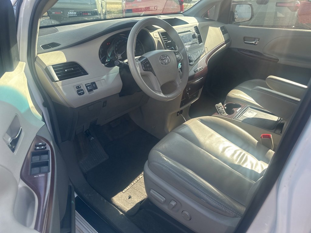 Used 2012 Toyota Sienna image 26