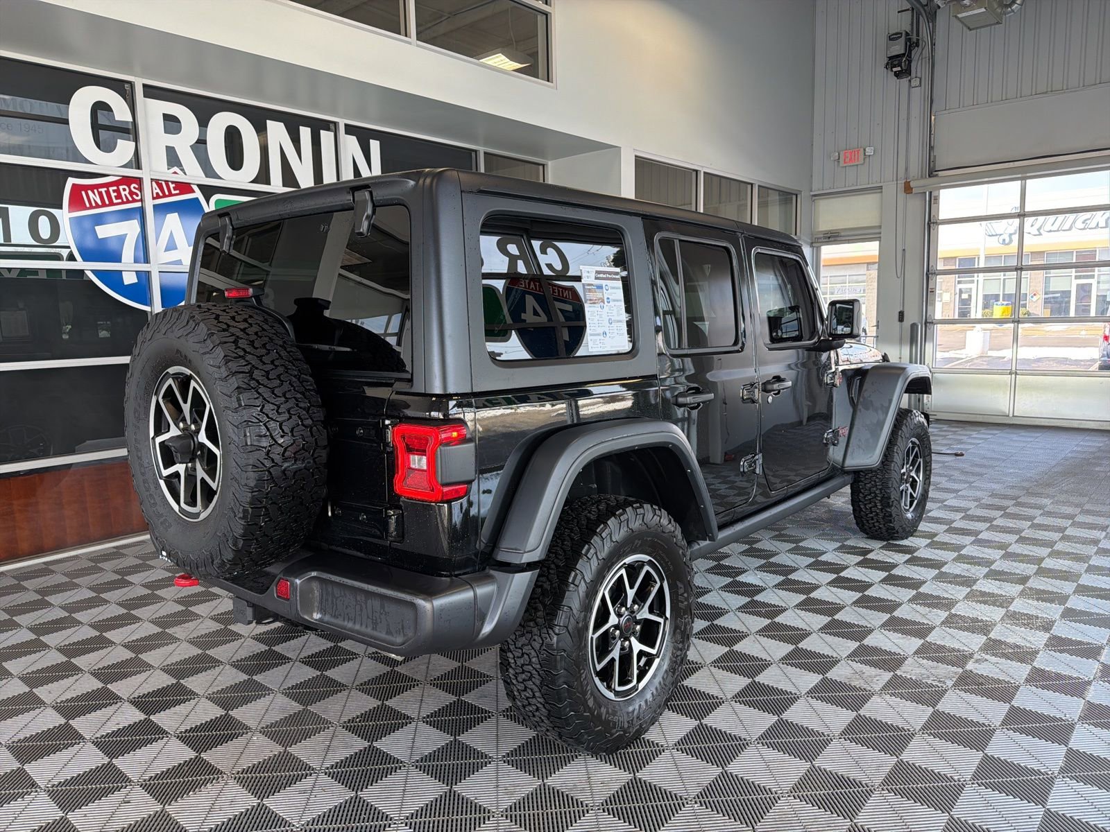 Used 2024 Jeep Wrangler Unlimited Rubicon w/ Technology Group image 6