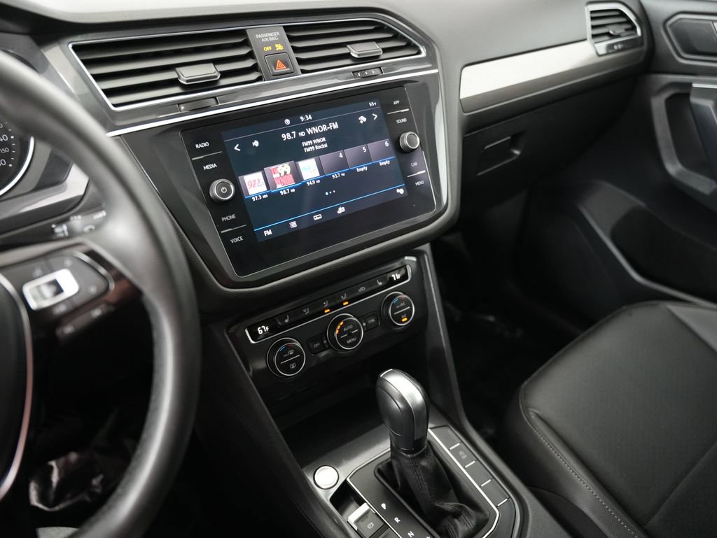 Used 2020 Volkswagen Tiguan SE FWD image 23