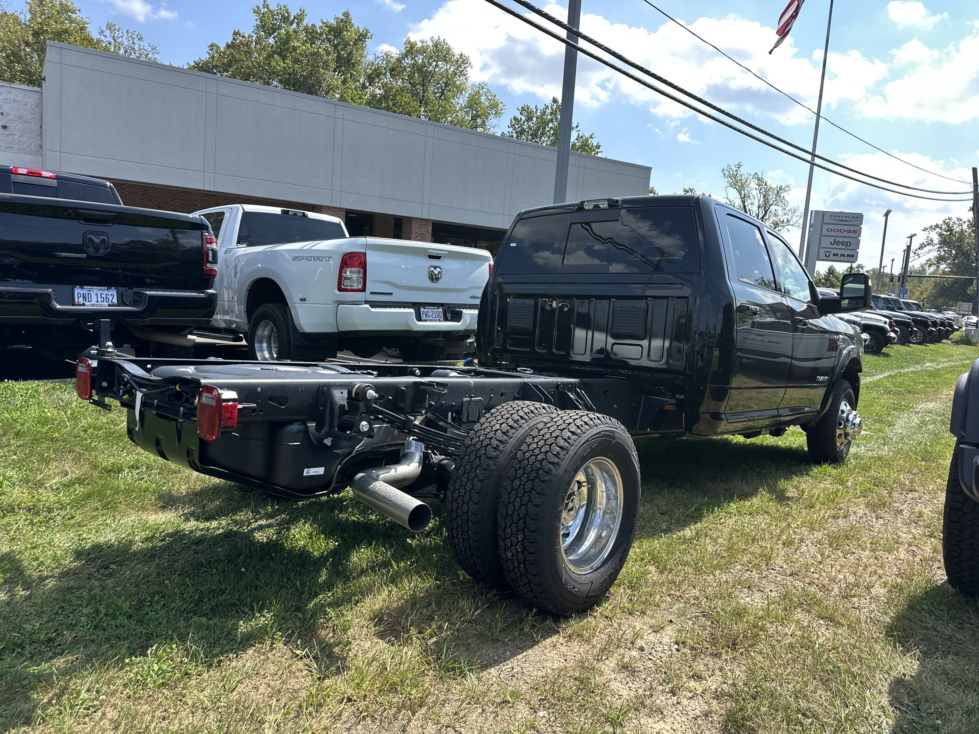 New 2027 RAM 3500 Big Horn w/ Laramie Trim Package AWD/4WD image 19