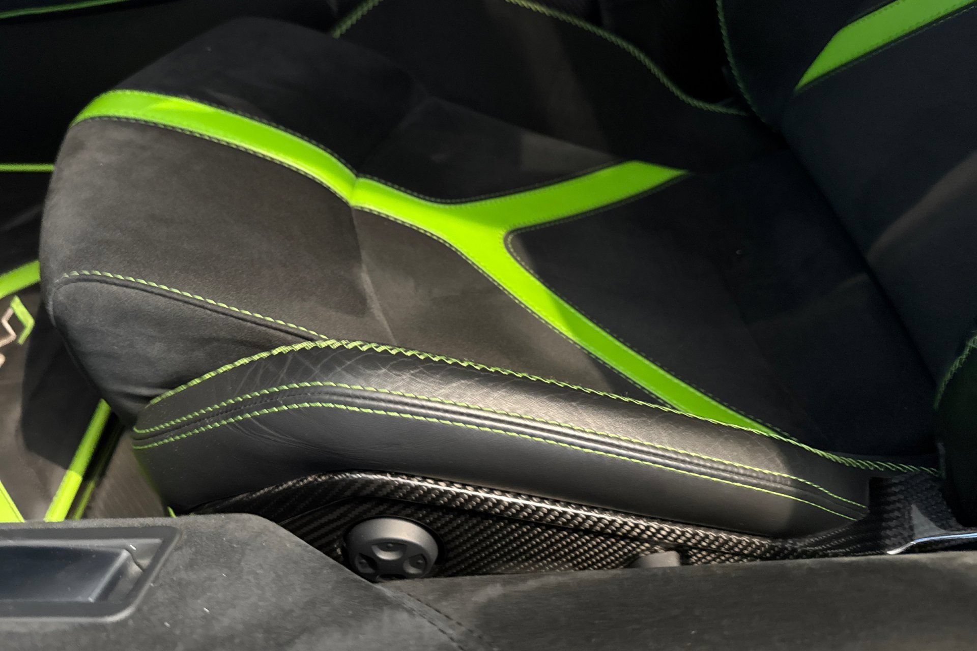 Used 2020 Lamborghini Aventador SVJ AWD/4WD image 14