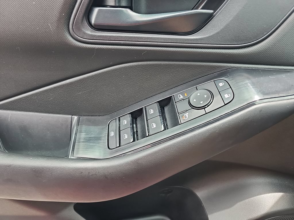 Used 2025 Nissan Rogue S FWD image 26