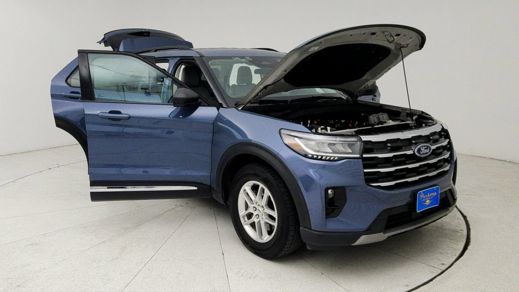 Used 2025 Ford Explorer Active w/ Active Comfort Package RWD image 10