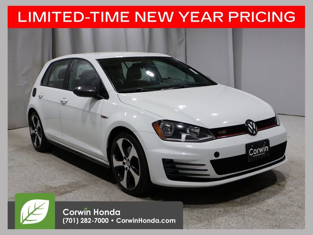 Used 2017 Volkswagen Golf S image 1