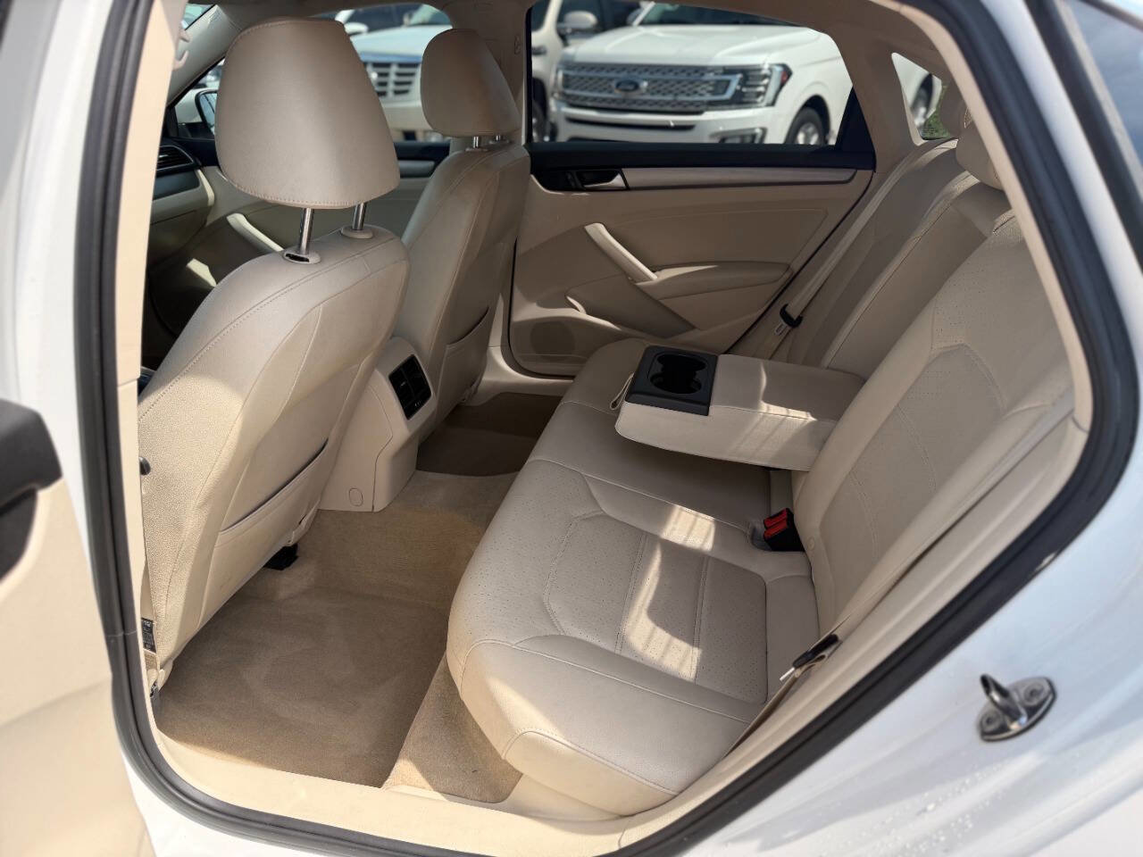 Used 2014 Volkswagen Passat TDI SE FWD image 18