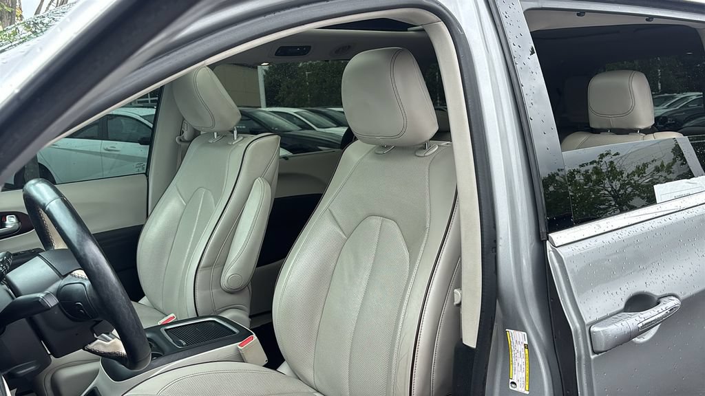 Used 2017 Chrysler Pacifica Limited FWD image 10