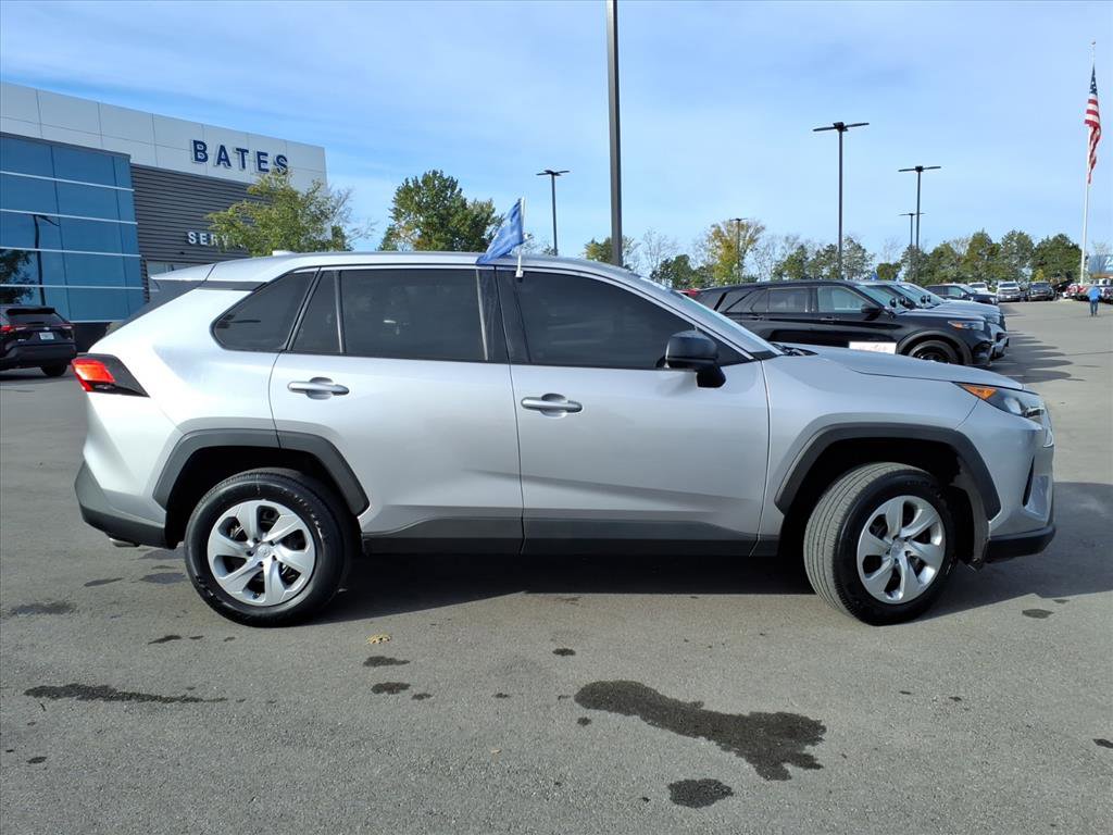 Used 2022 Toyota RAV4 LE image 2