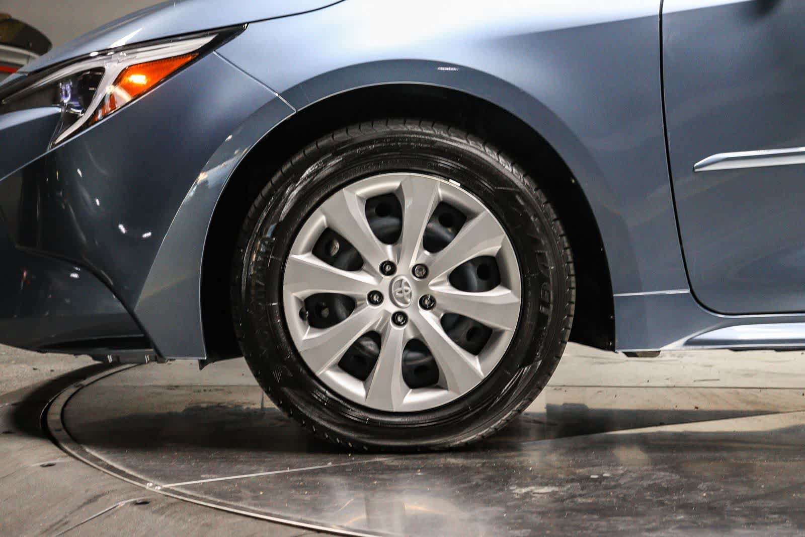 Certified 2025 Toyota Corolla LE FWD image 10
