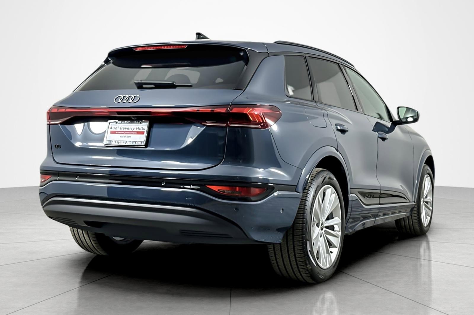 Used 2025 Audi Q6 e-tron Premium w/ Convenience Package image 5