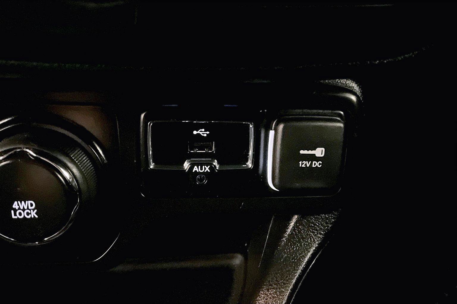 Used 2018 Jeep Renegade Altitude image 31