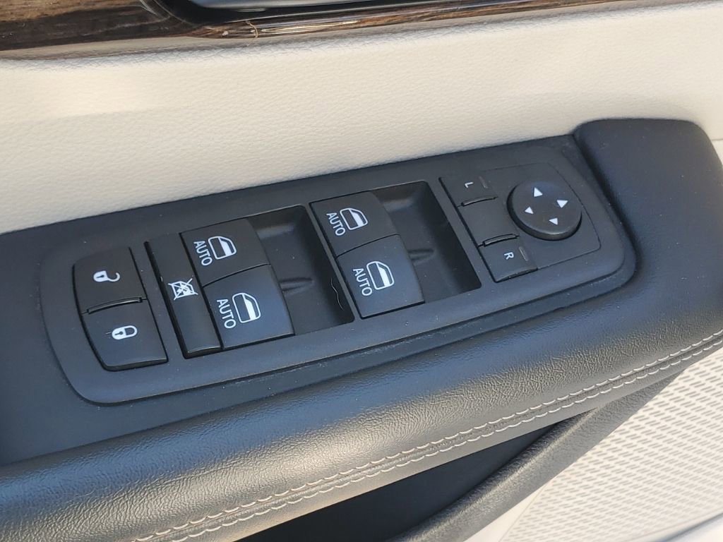 Used 2022 Chrysler Pacifica Limited image 10