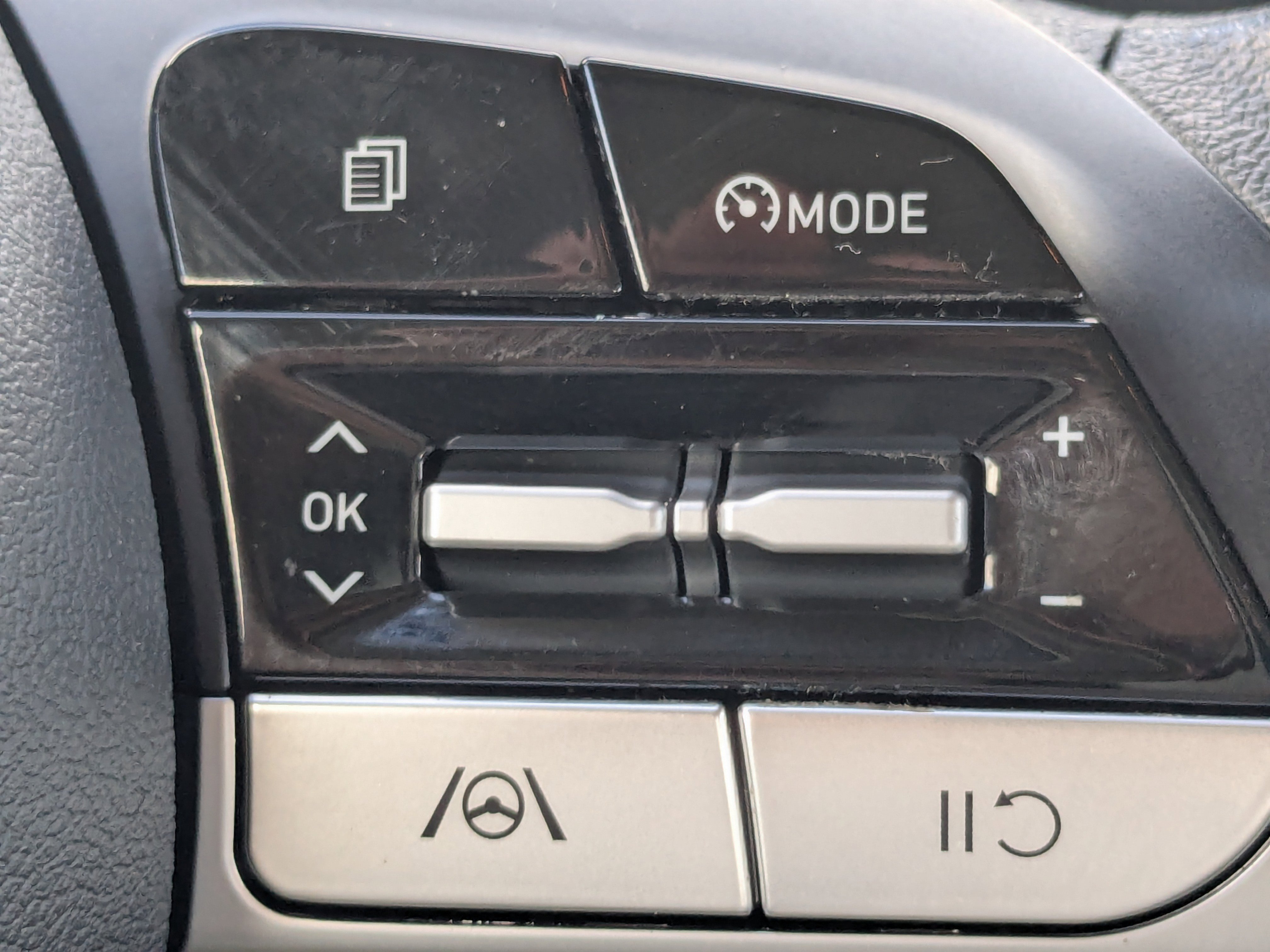 Used 2022 Hyundai Elantra SEL FWD image 26