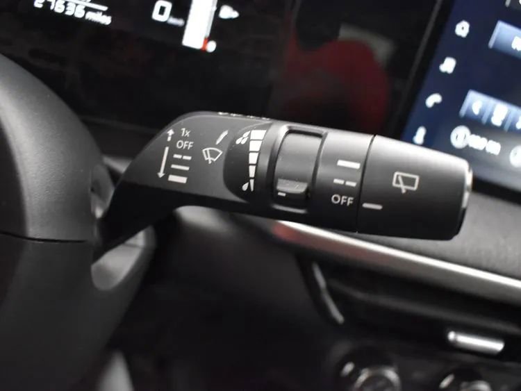 Used 2025 Nissan Kicks SV image 25