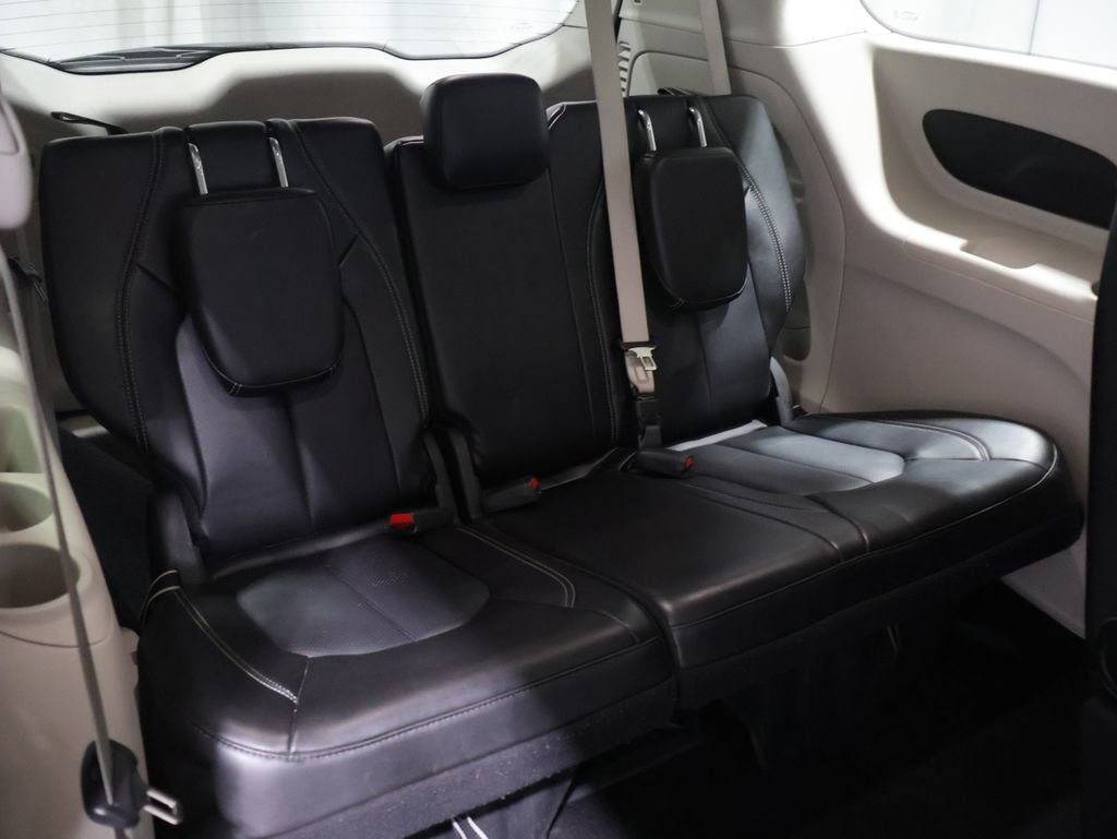 Used 2024 Chrysler Pacifica Touring-L FWD image 21