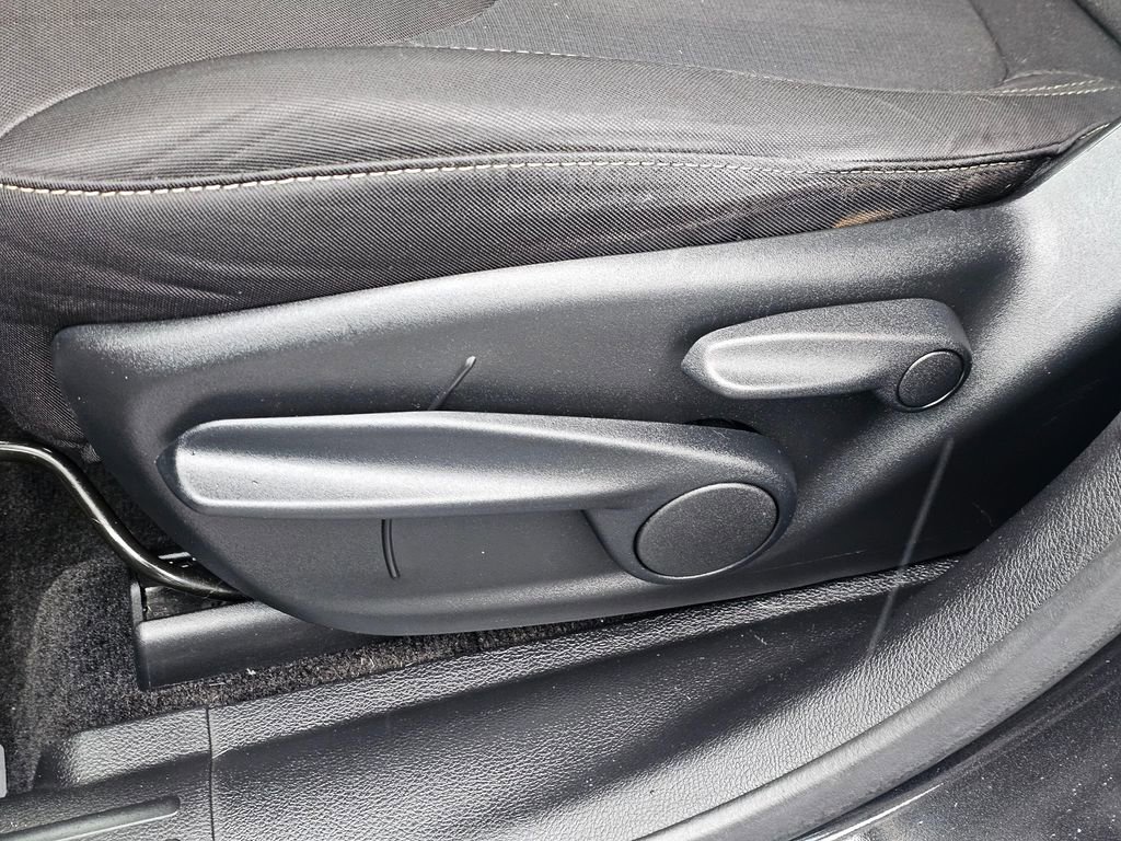 Used 2015 Jeep Cherokee Latitude w/ Cold Weather Group image 22