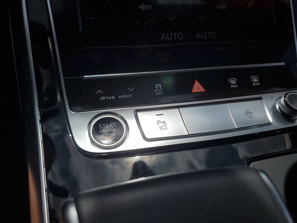 Certified 2021 Audi Q8 Prestige w/ Prestige Package AWD/4WD image 31