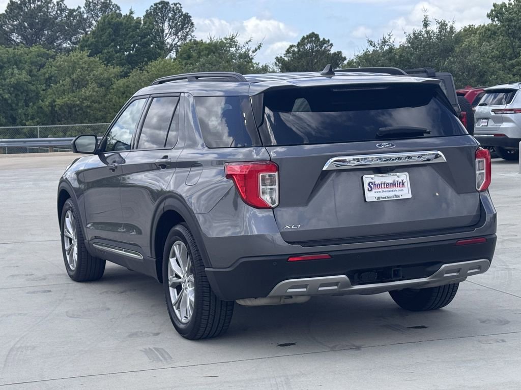 Used 2022 Ford Explorer XLT w/ Equipment Group 202A image 4