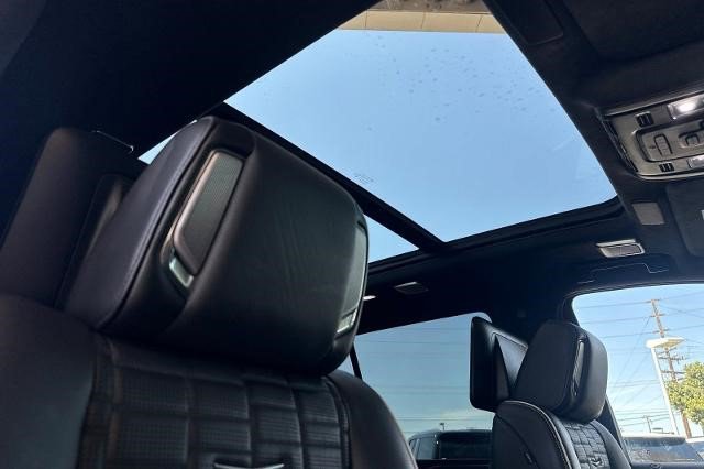 Certified 2024 Cadillac Escalade Sport Platinum w/ LPO, ONYX Package AWD/4WD image 17