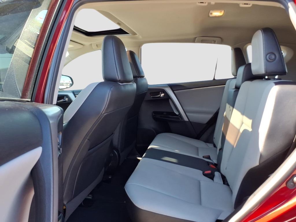 Used 2018 Toyota RAV4 Limited image 15