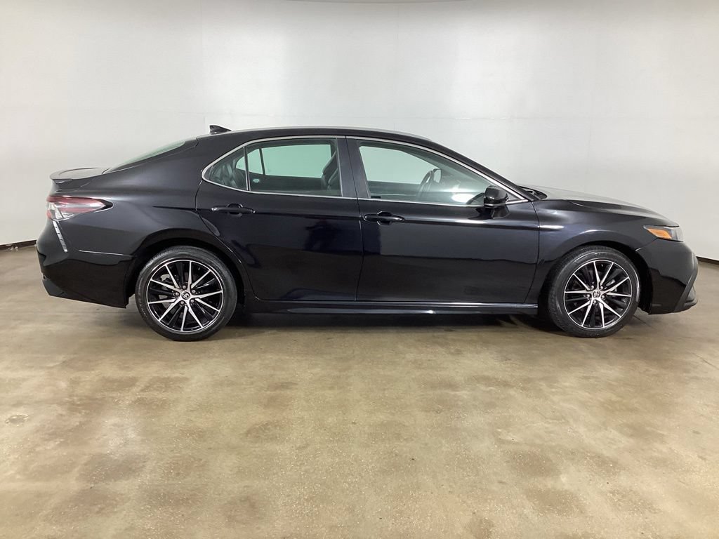 Used 2021 Toyota Camry SE FWD image 4