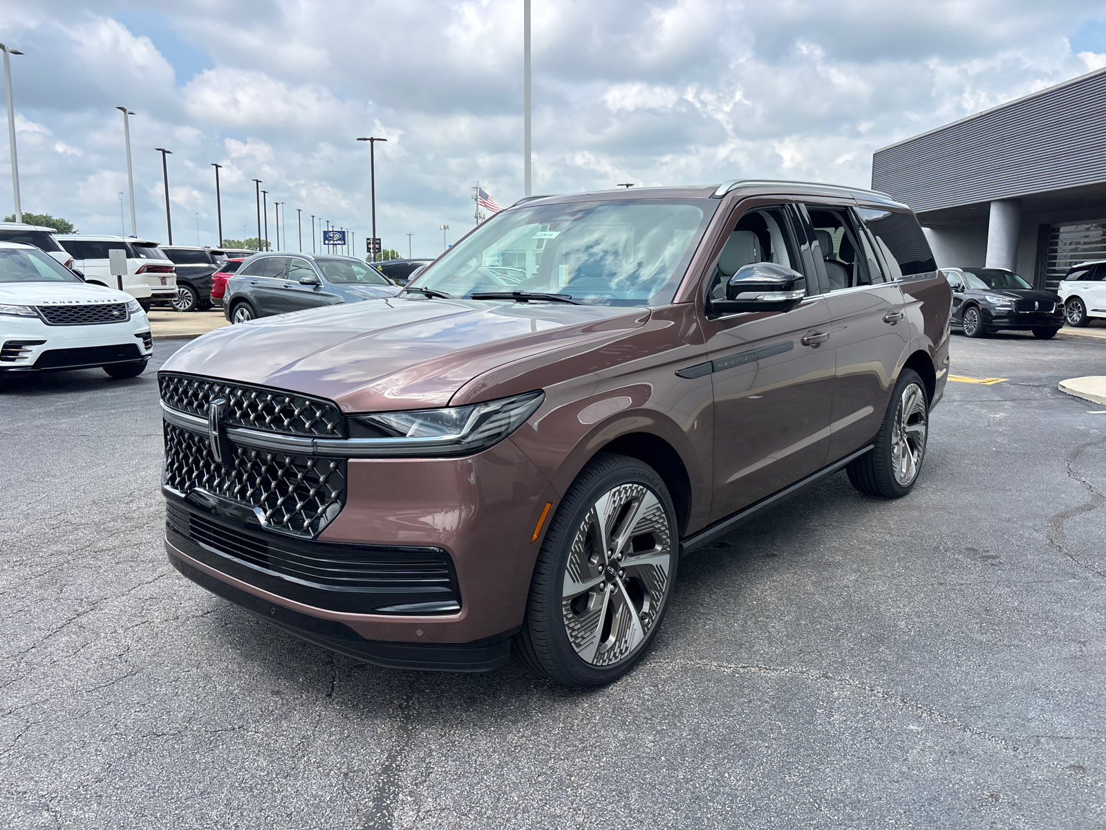 New 2027 Lincoln Navigator Black Label AWD/4WD image 3